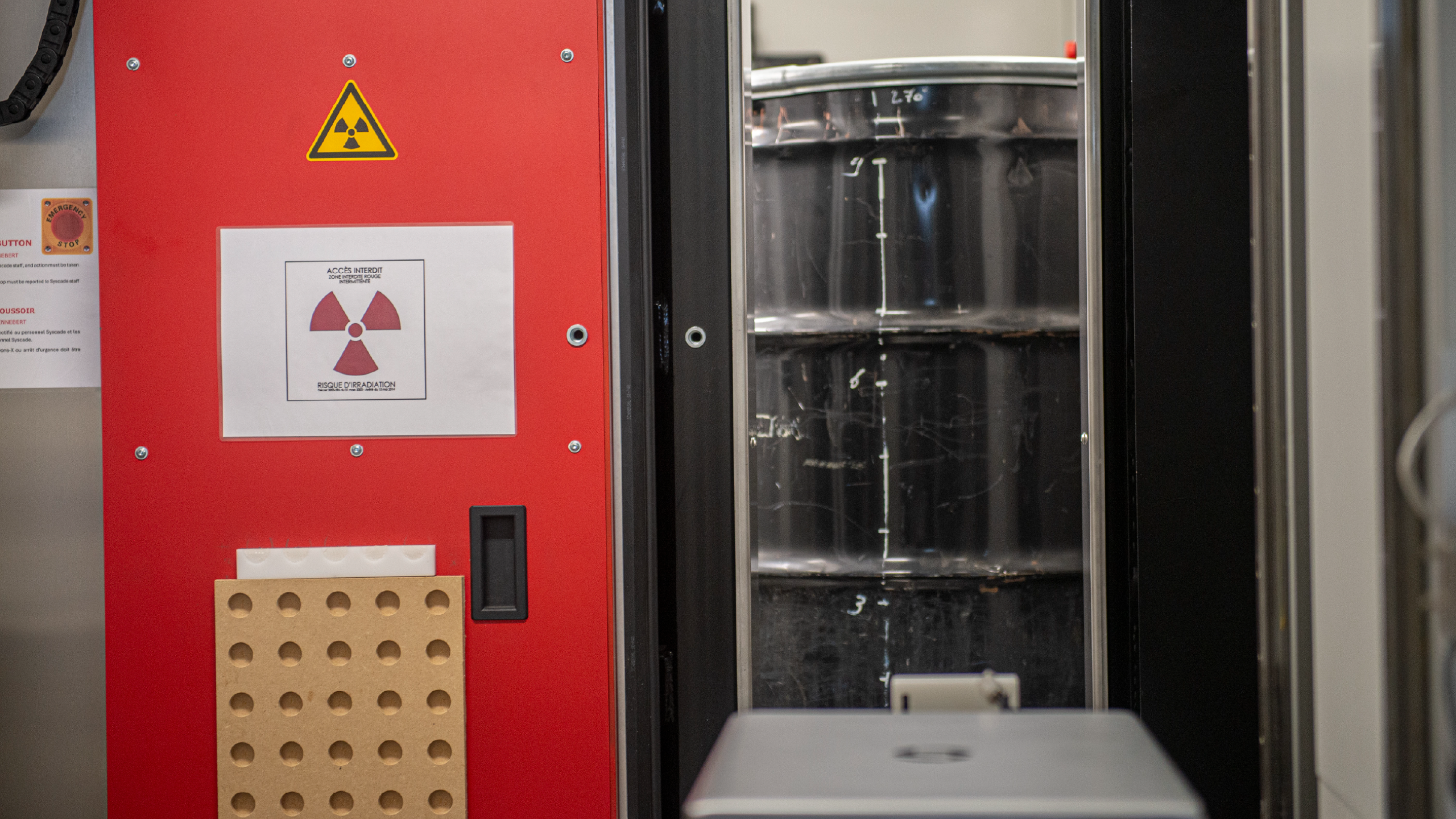Waste drum enters SYSCADE measuring unit